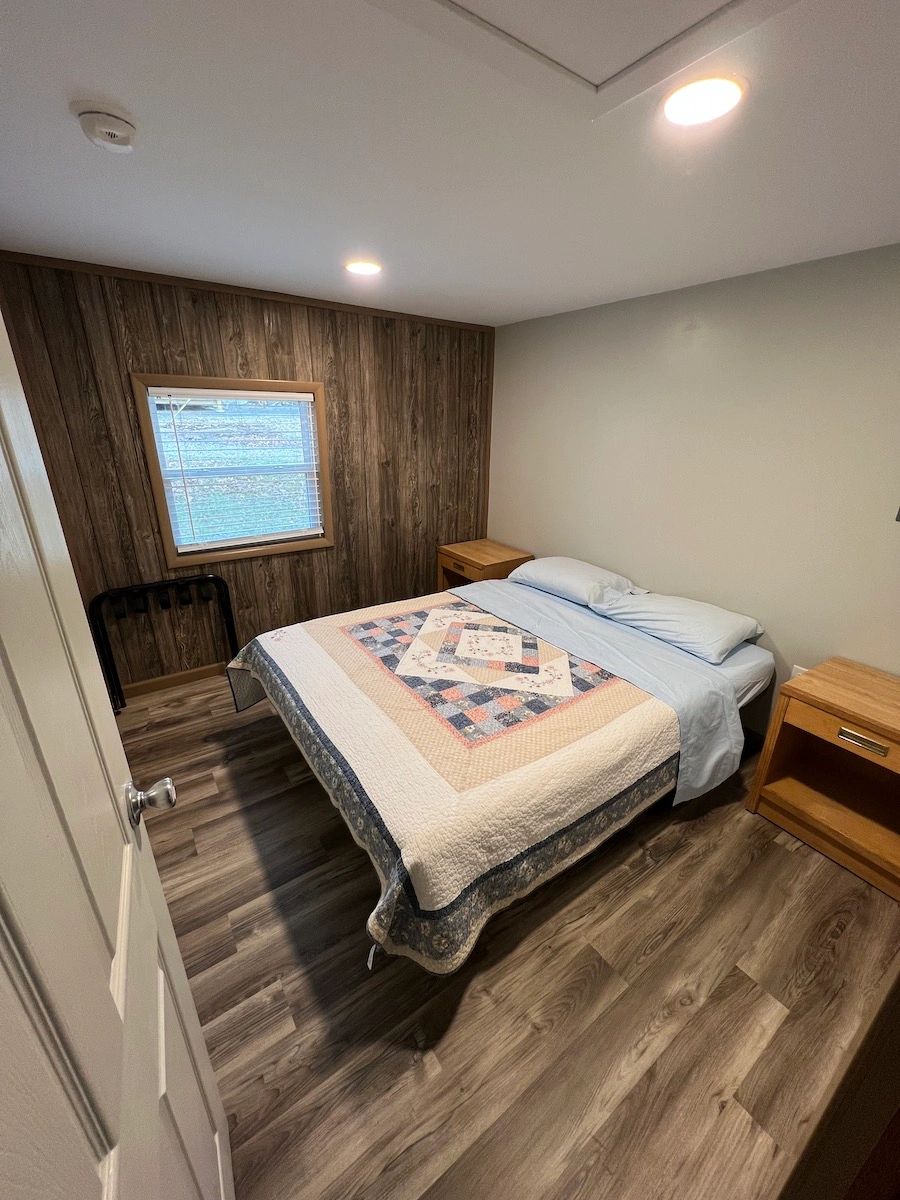 Cabin 6 Queen Bedroom