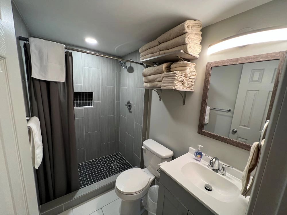 Cabin 6 Tiled Bathroom
