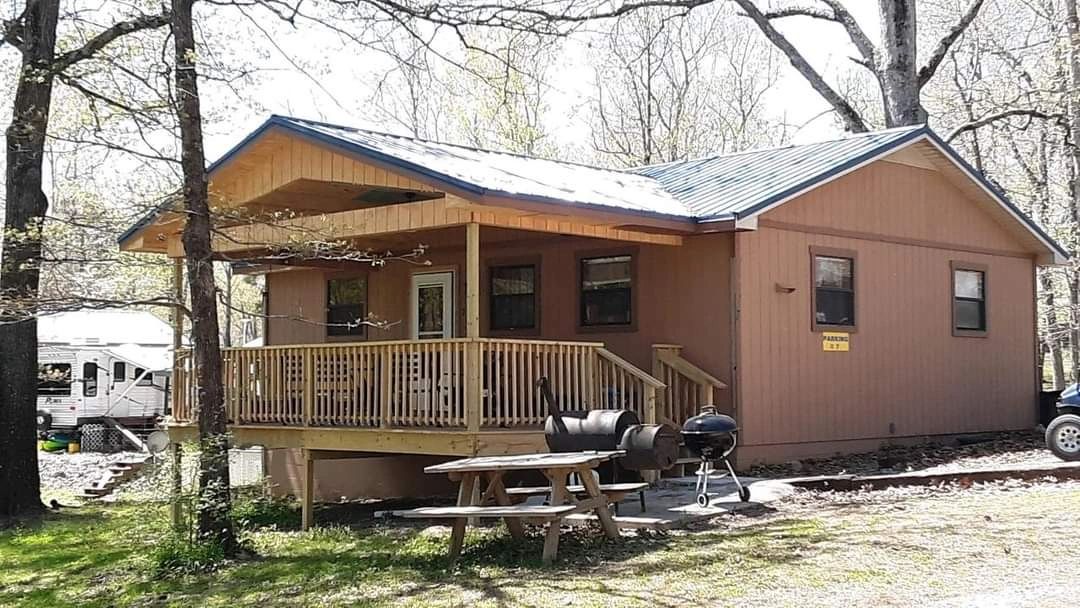 Cabin 7 – Smallmouth Lodge exterior
